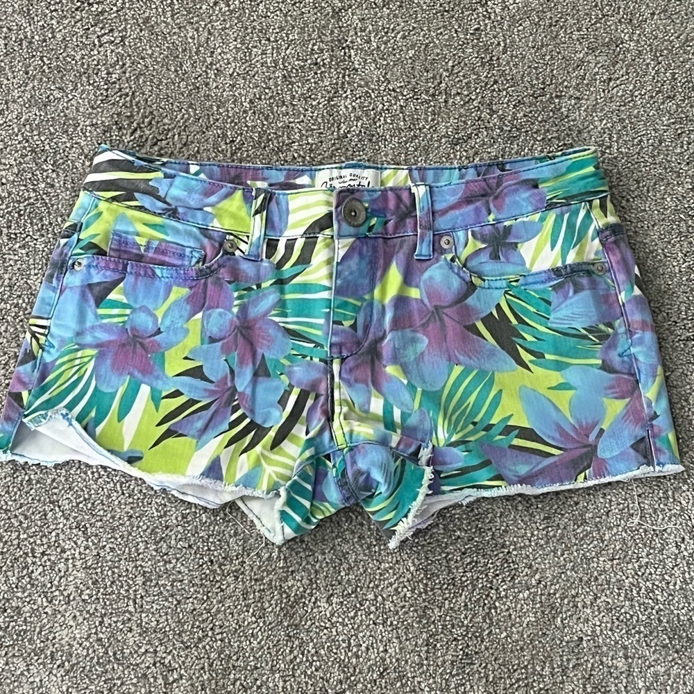 AEROPOSTALE Tropical Trend Printed Denim Shorty Shorts